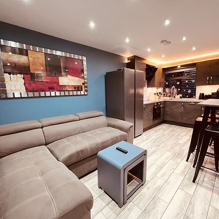 Modern Suites -5 Bedroom House- With Free Parking Birmingham City Εξωτερικό φωτογραφία
