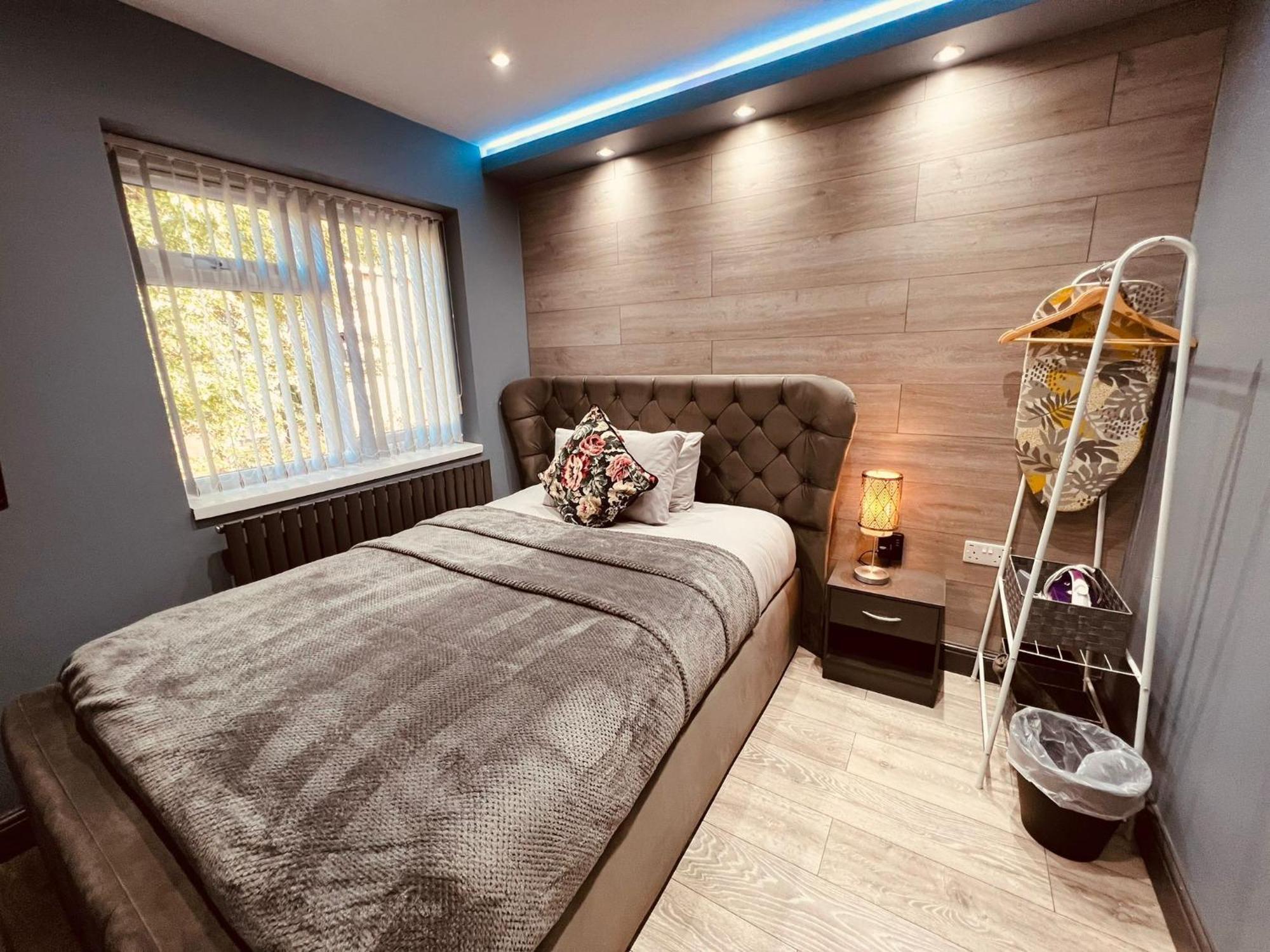 Modern Suites -5 Bedroom House- With Free Parking Birmingham City Εξωτερικό φωτογραφία