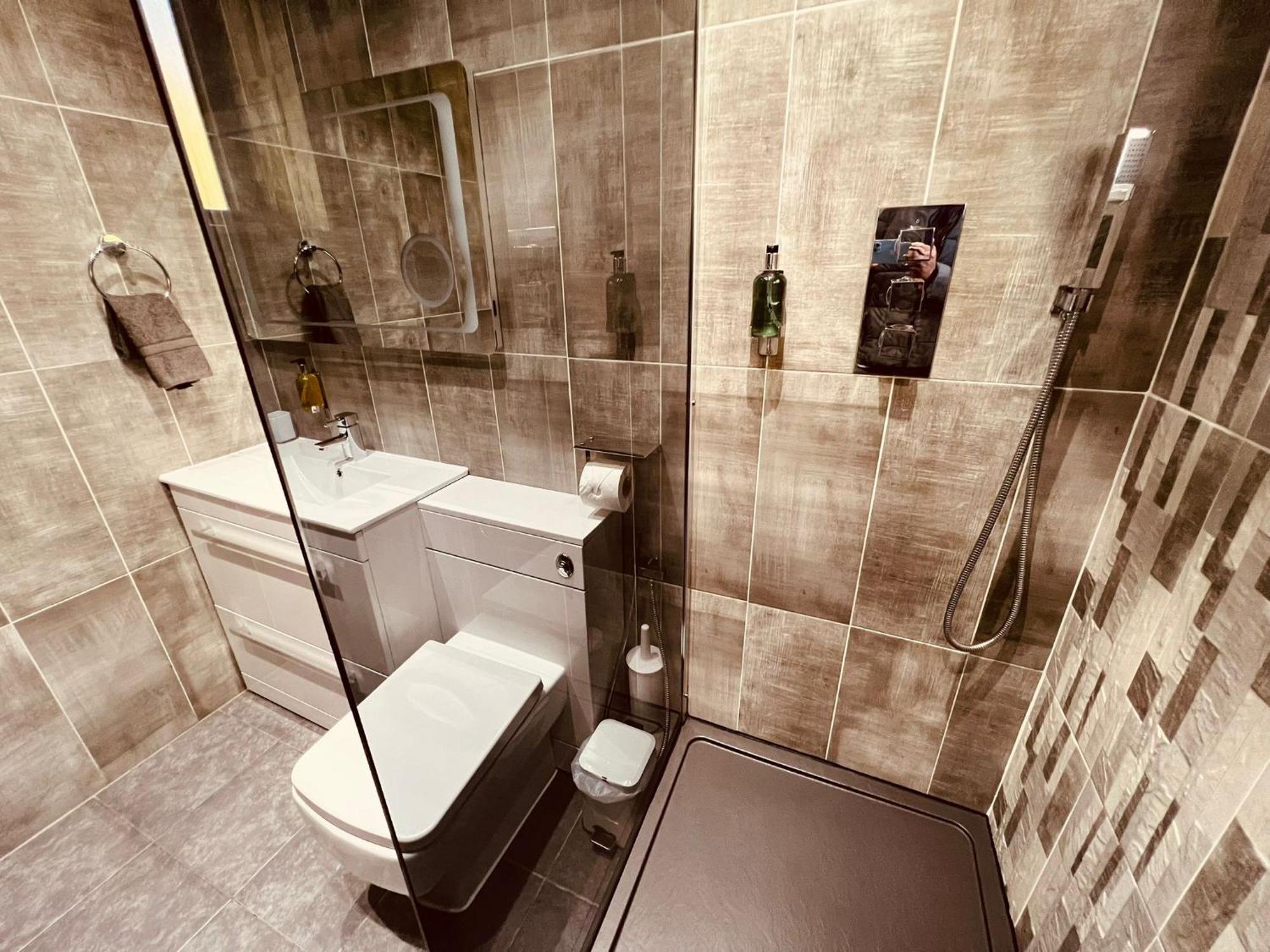 Modern Suites -5 Bedroom House- With Free Parking Birmingham City Εξωτερικό φωτογραφία