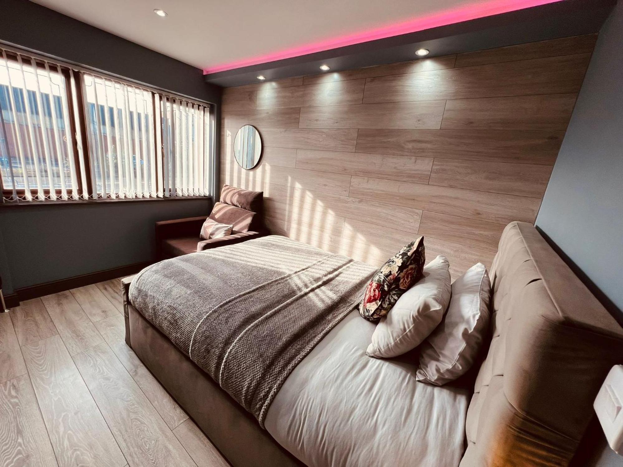 Modern Suites -5 Bedroom House- With Free Parking Birmingham City Εξωτερικό φωτογραφία
