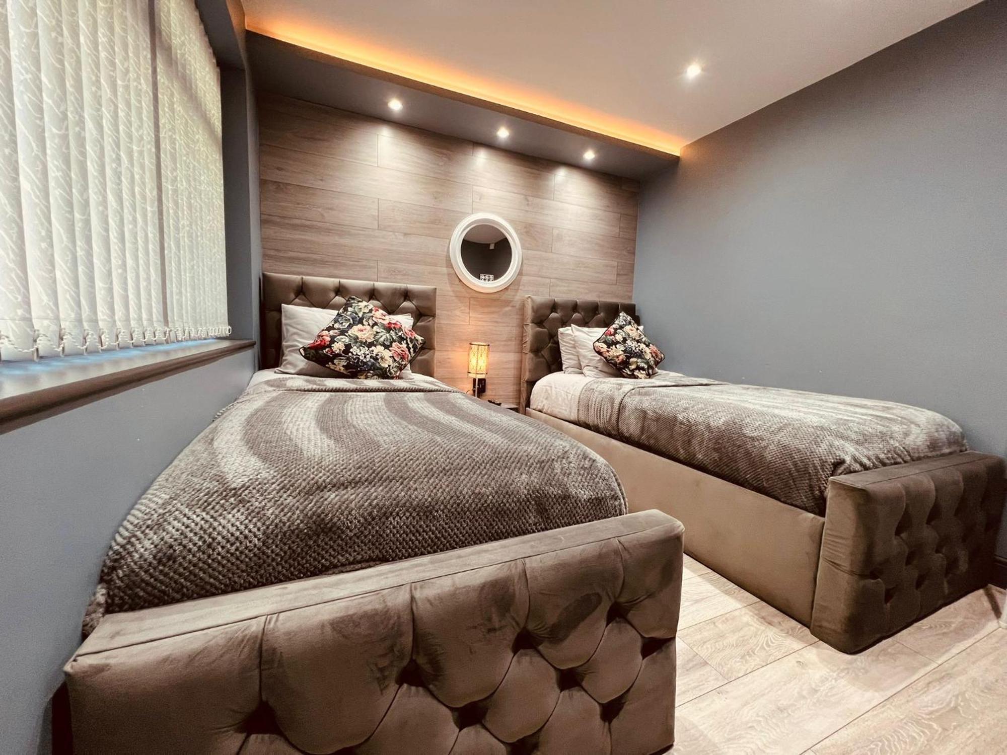 Modern Suites -5 Bedroom House- With Free Parking Birmingham City Εξωτερικό φωτογραφία