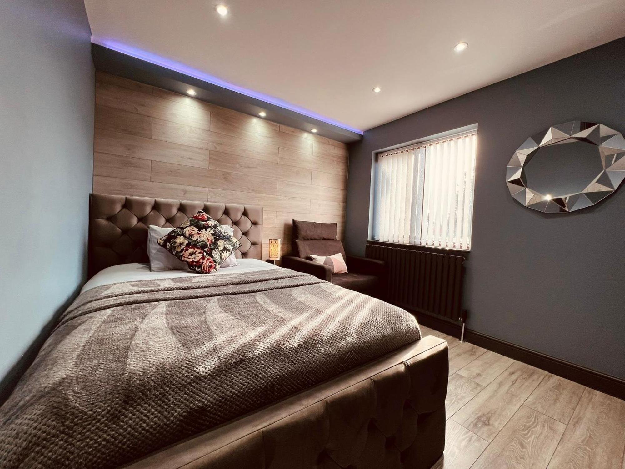 Modern Suites -5 Bedroom House- With Free Parking Birmingham City Εξωτερικό φωτογραφία