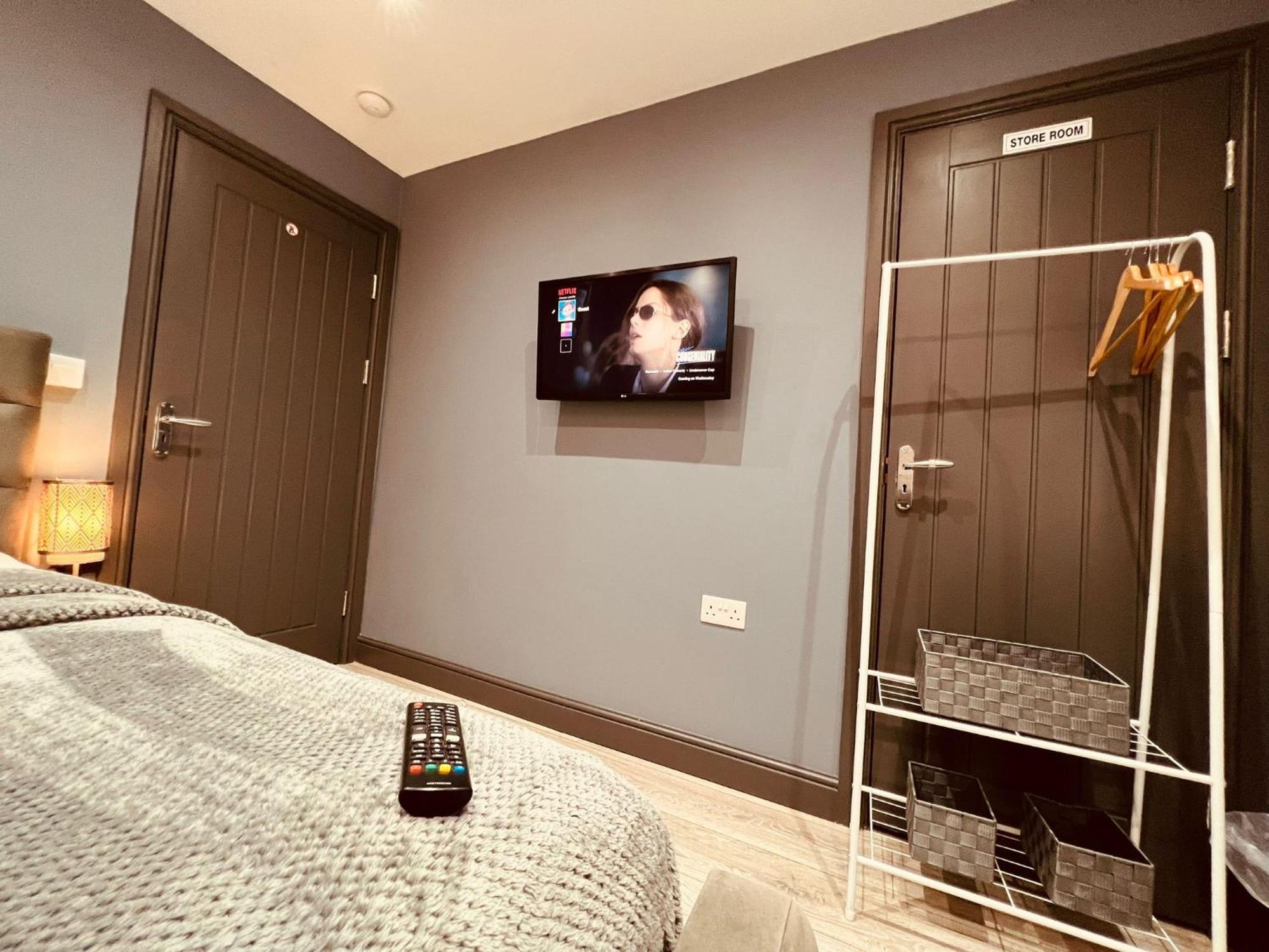 Modern Suites -5 Bedroom House- With Free Parking Birmingham City Εξωτερικό φωτογραφία