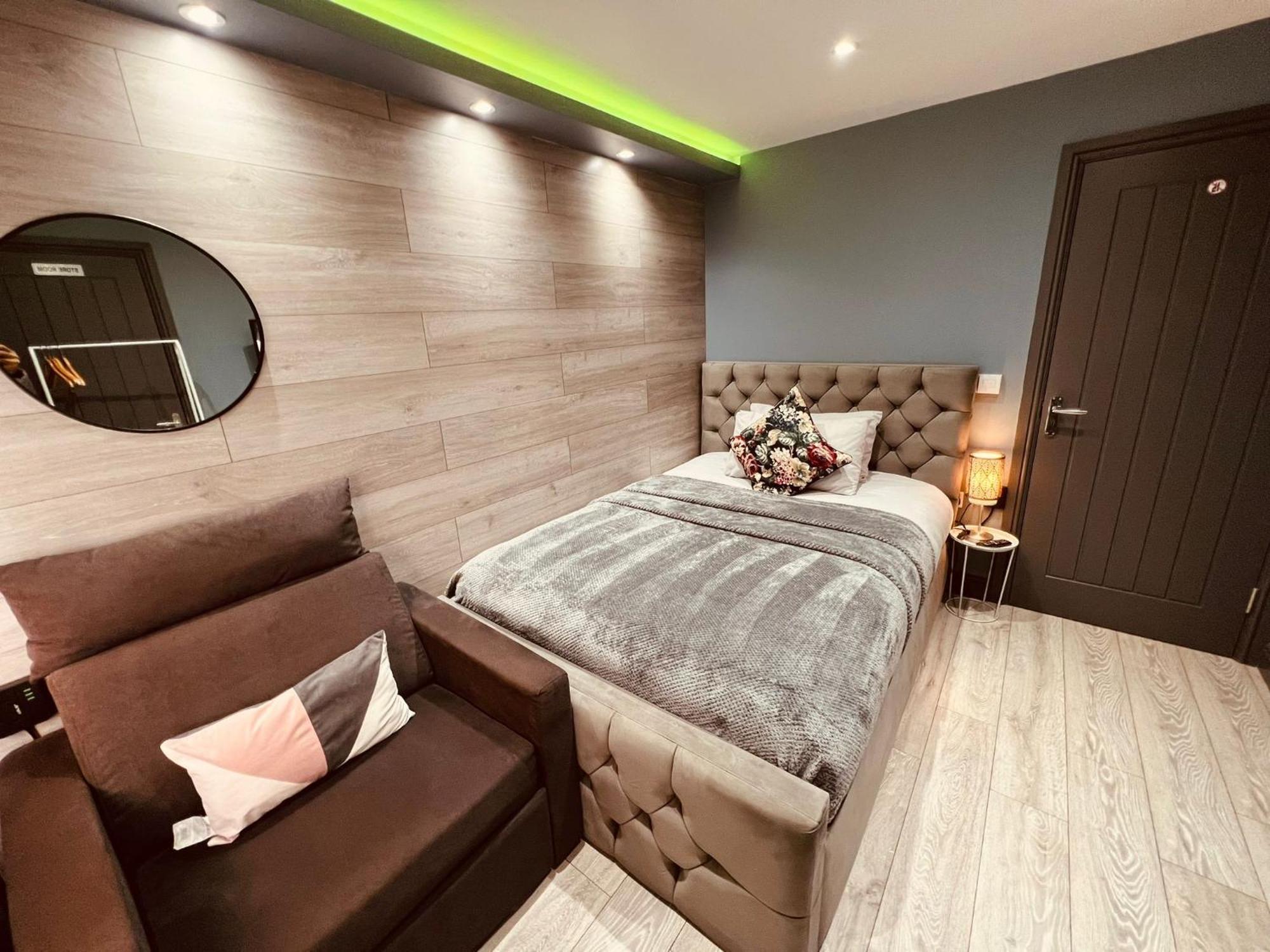 Modern Suites -5 Bedroom House- With Free Parking Birmingham City Εξωτερικό φωτογραφία