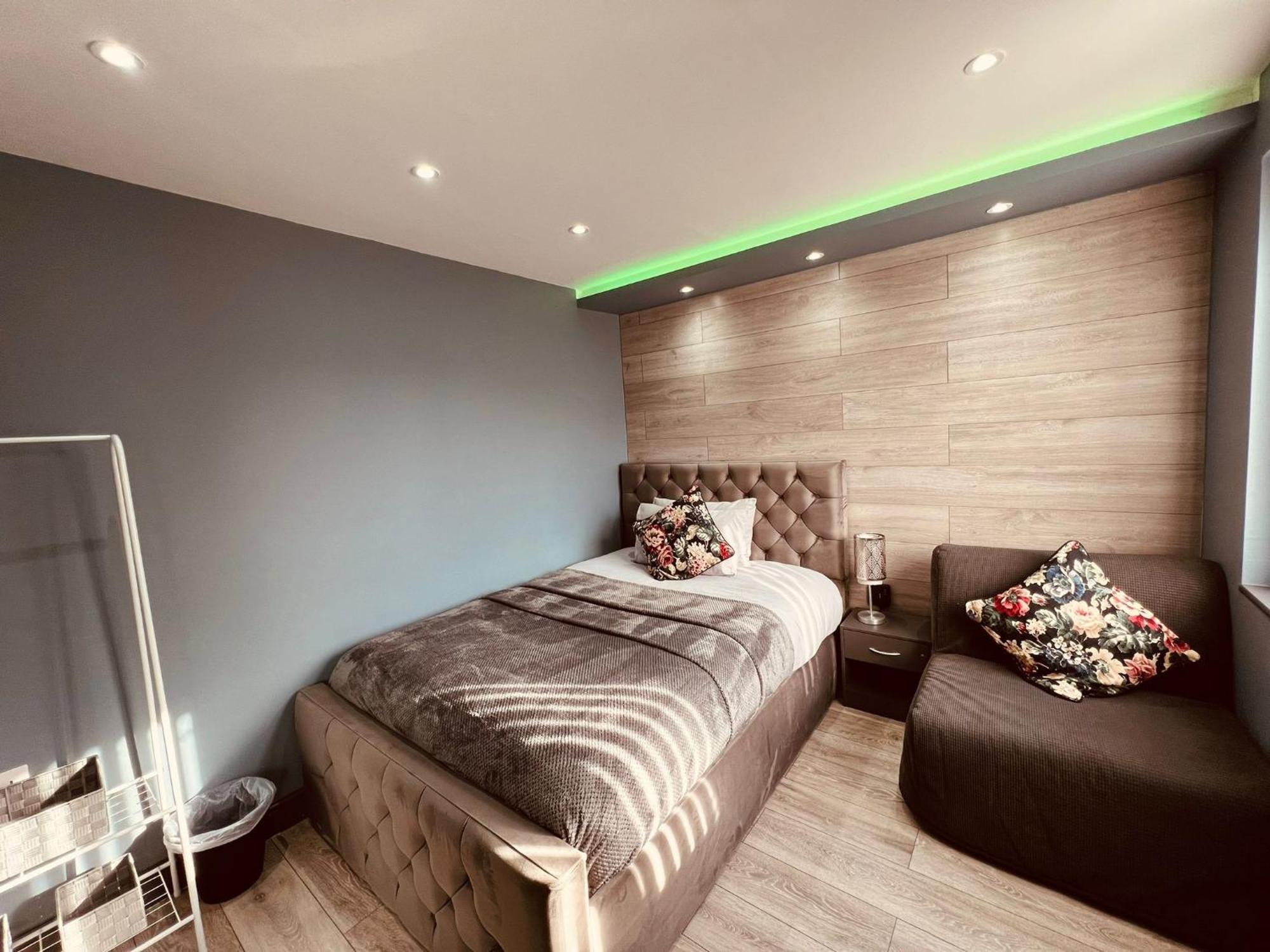 Modern Suites -5 Bedroom House- With Free Parking Birmingham City Εξωτερικό φωτογραφία