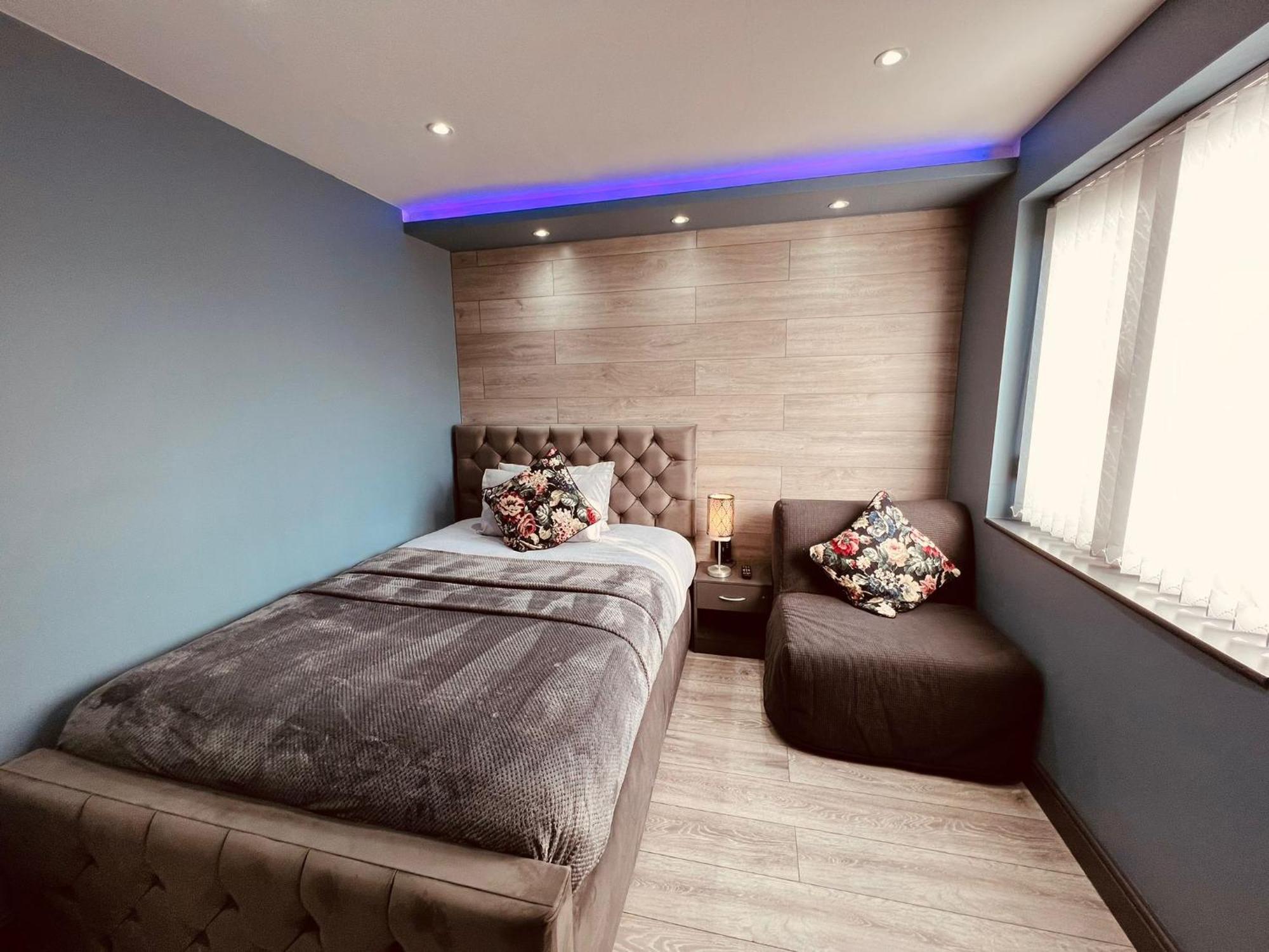 Modern Suites -5 Bedroom House- With Free Parking Birmingham City Εξωτερικό φωτογραφία