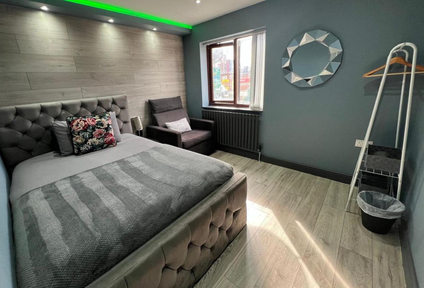 Modern Suites -5 Bedroom House- With Free Parking Birmingham City Εξωτερικό φωτογραφία
