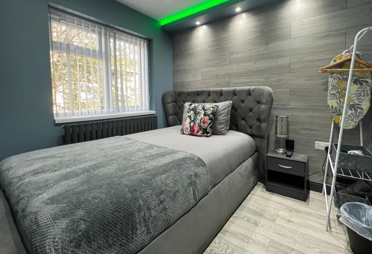 Modern Suites -5 Bedroom House- With Free Parking Birmingham City Εξωτερικό φωτογραφία