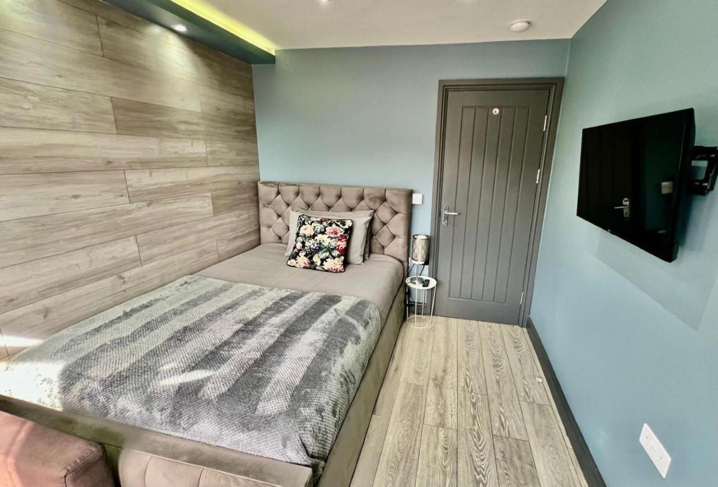 Modern Suites -5 Bedroom House- With Free Parking Birmingham City Εξωτερικό φωτογραφία