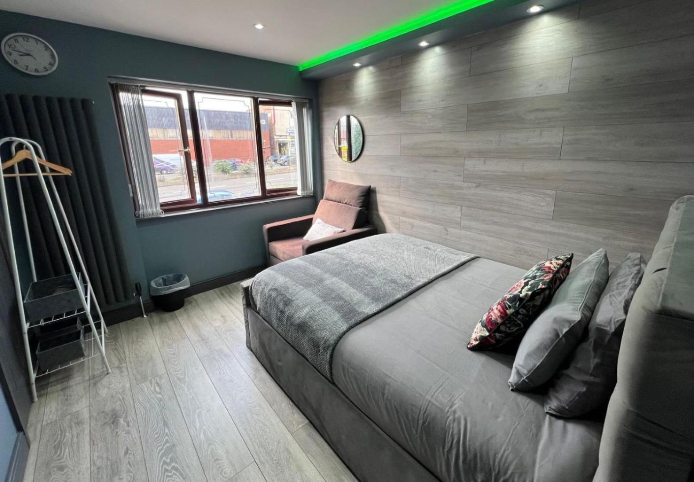 Modern Suites -5 Bedroom House- With Free Parking Birmingham City Εξωτερικό φωτογραφία