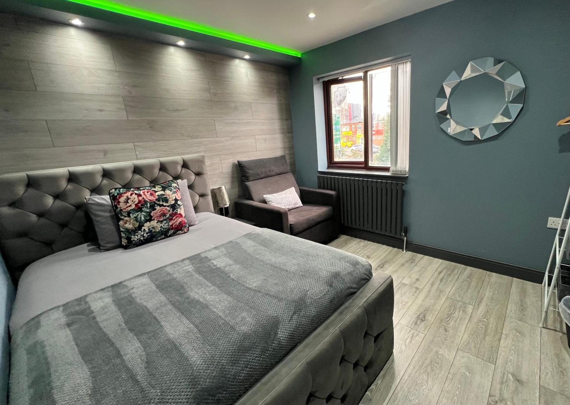 Modern Suites -5 Bedroom House- With Free Parking Birmingham City Εξωτερικό φωτογραφία